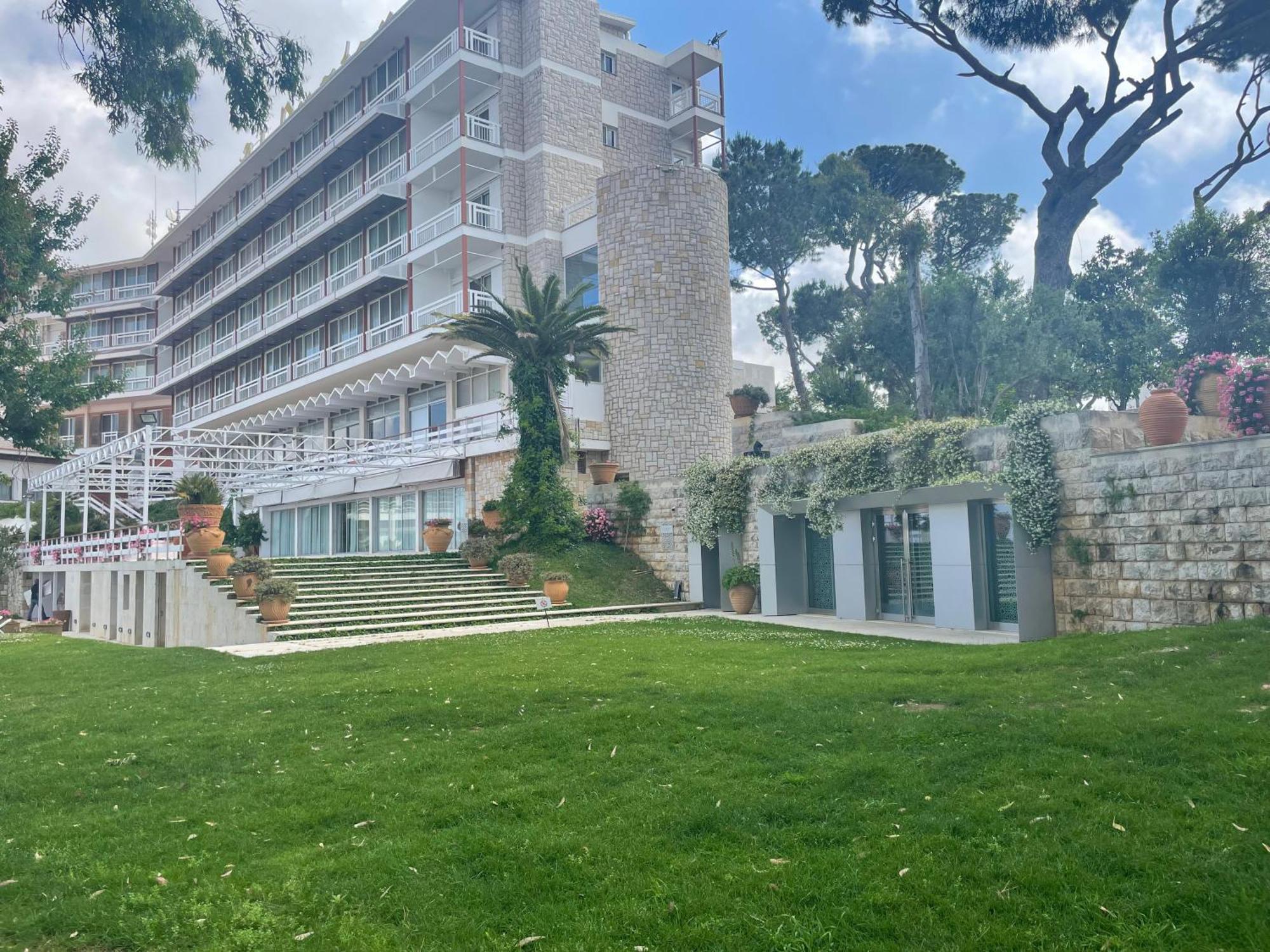 Hotel Al Bustan Beit Mery Εξωτερικό φωτογραφία